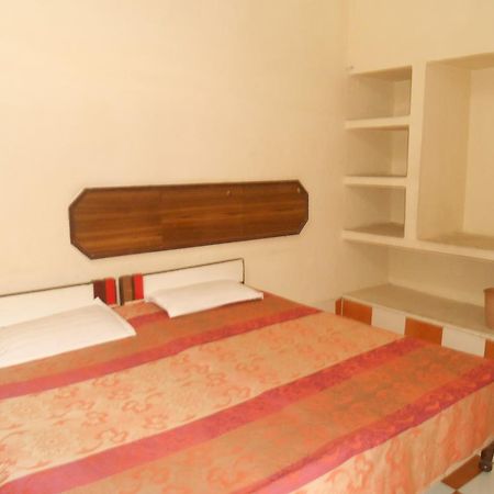 Gaurav Guest House Матхура Екстер'єр фото