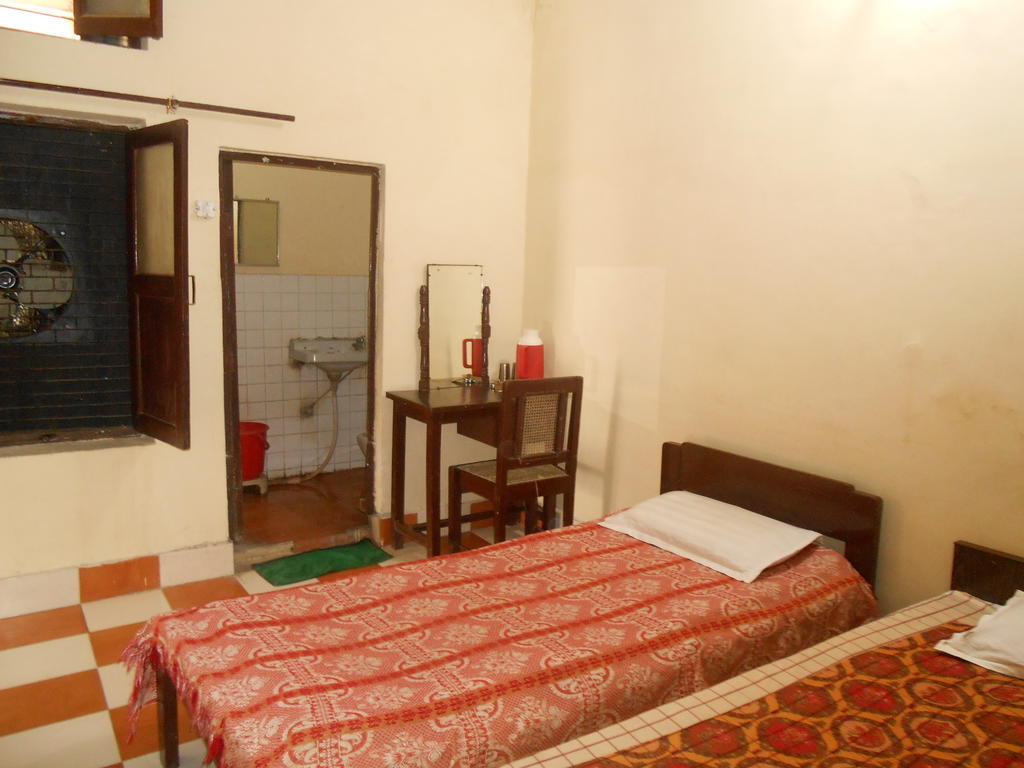 Gaurav Guest House Матхура Екстер'єр фото